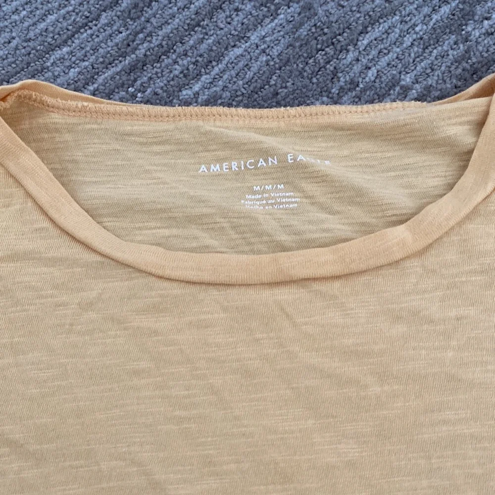Yellow tee - Picture 2 of 2